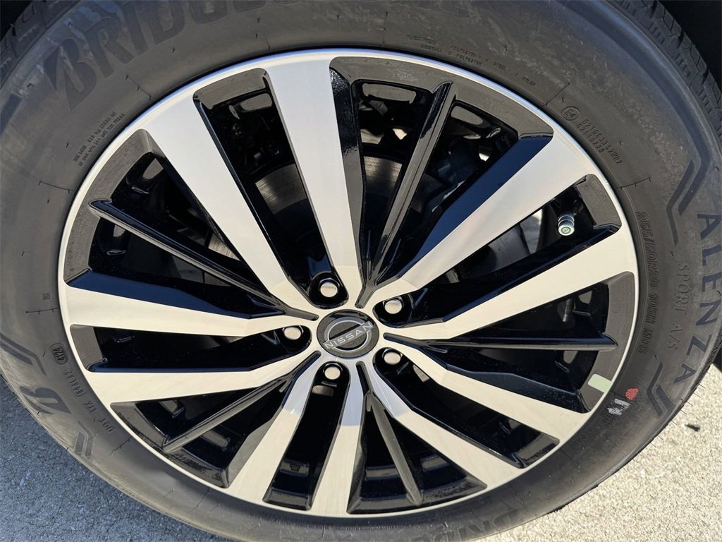 New 2025 Nissan Pathfinder Platinum w/ Black Appearance Package image 37