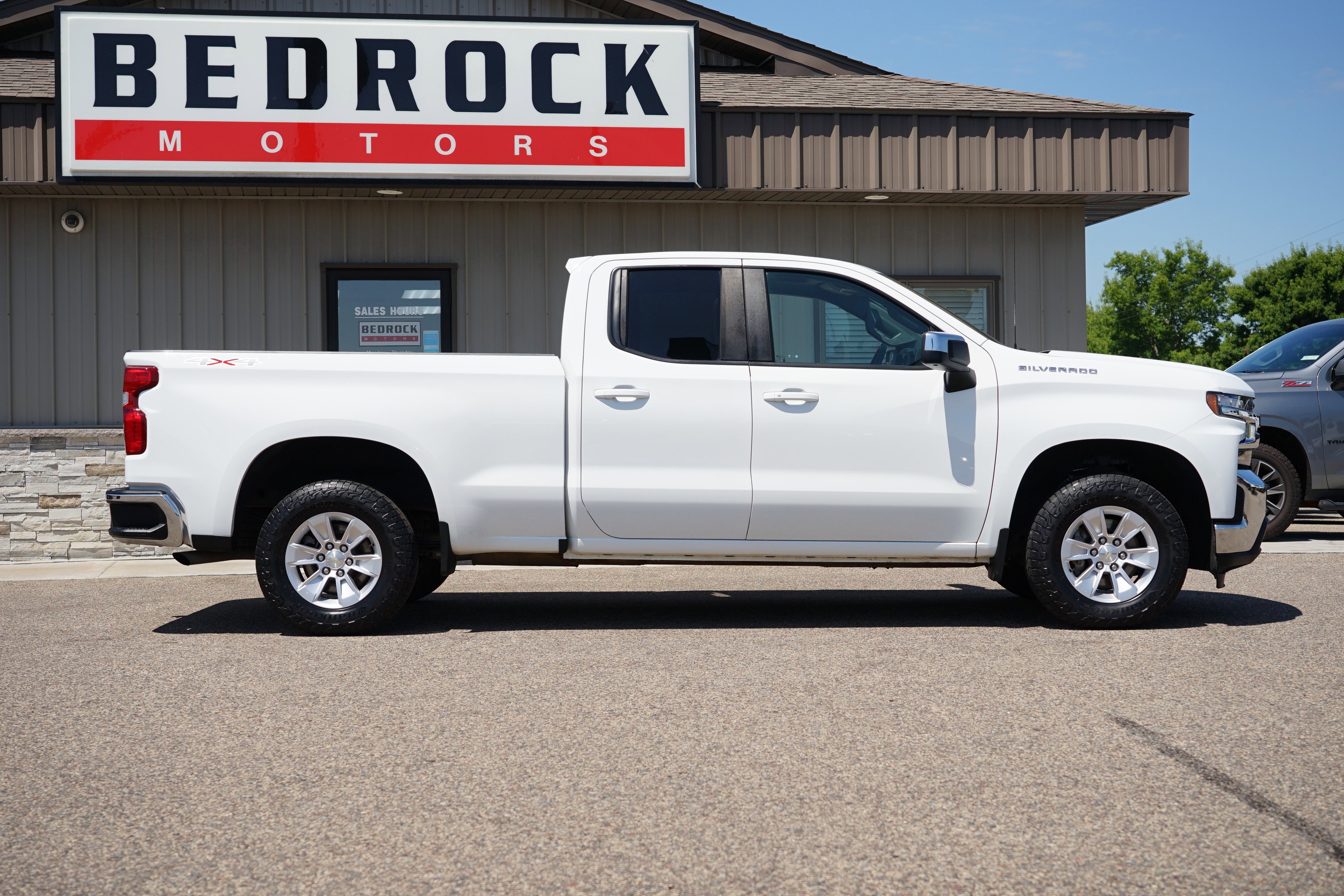 Used 2020 Chevrolet Silverado 1500 LT w/ All-Star Edition image 2