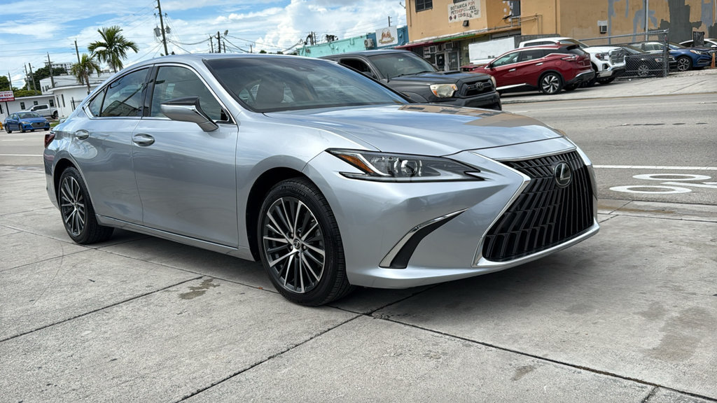 Used 2023 Lexus ES 300h w/ Premium Package FWD image 16