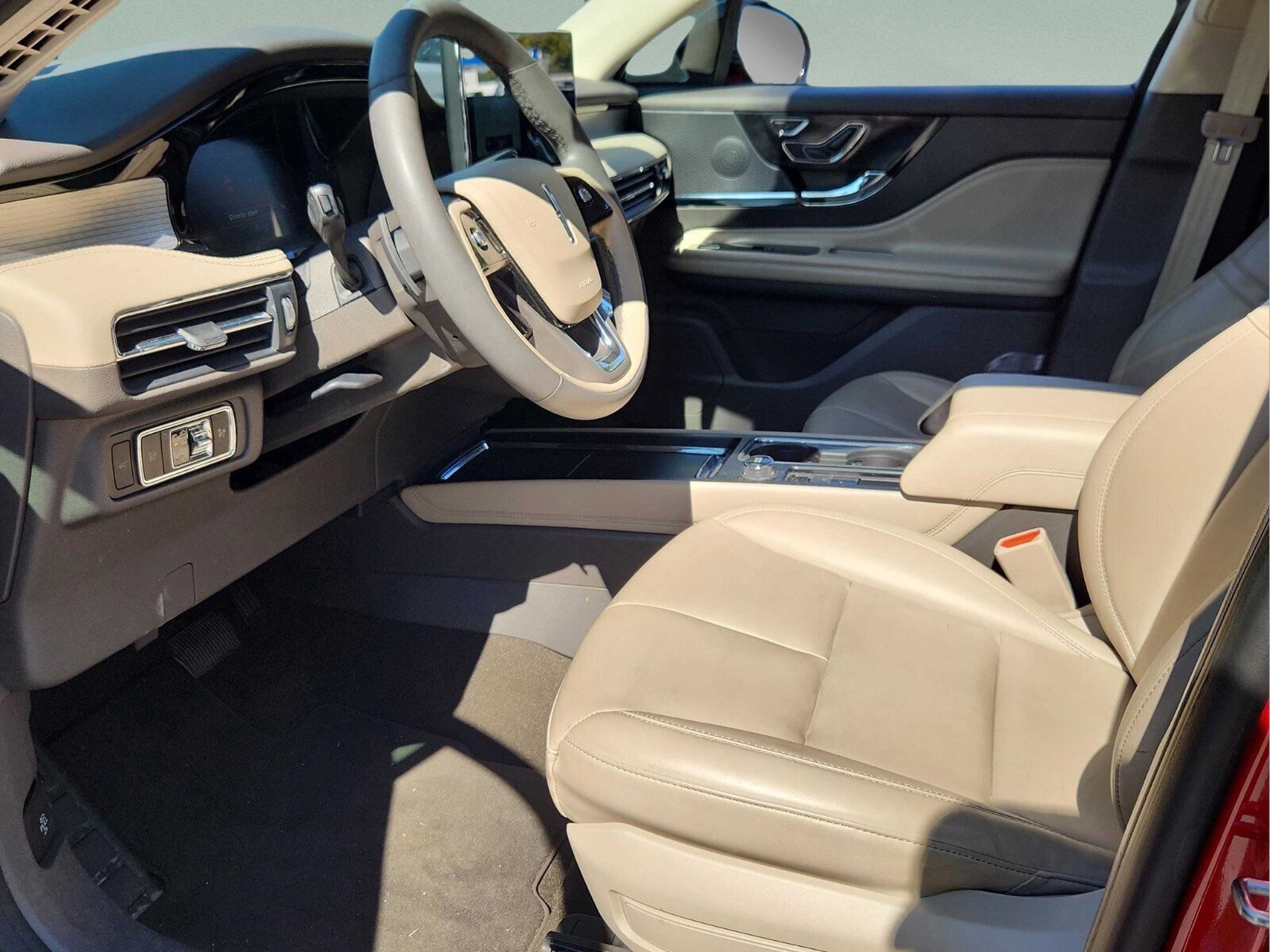 Used 2023 Lincoln Corsair Standard image 14