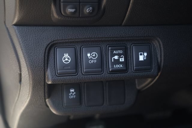 Used 2015 Nissan Leaf SL w/ Premium Package FWD image 12