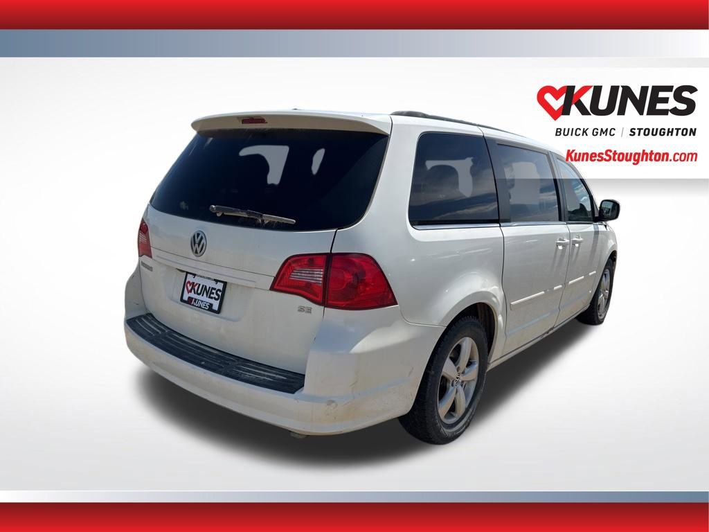 Used 2011 Volkswagen Routan SE FWD image 10