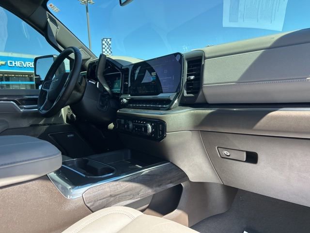 Used 2025 Chevrolet Silverado 2500 LTZ w/ LTZ Convenience Package image 33