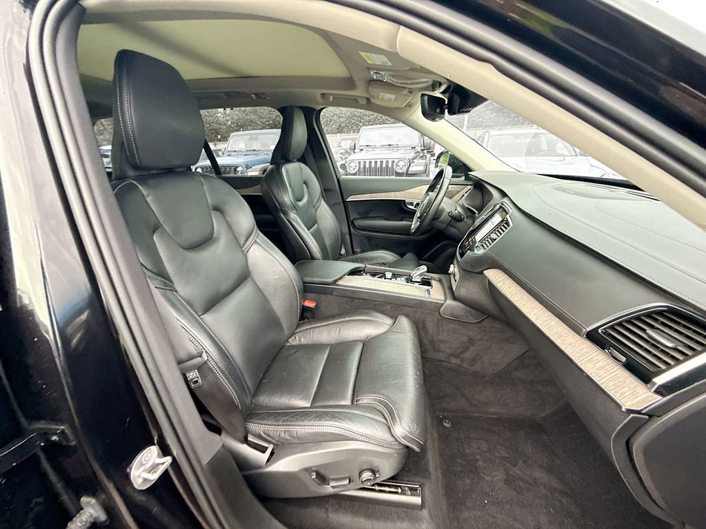 Used 2022 Volvo XC90 T8 Inscription AWD/4WD image 32