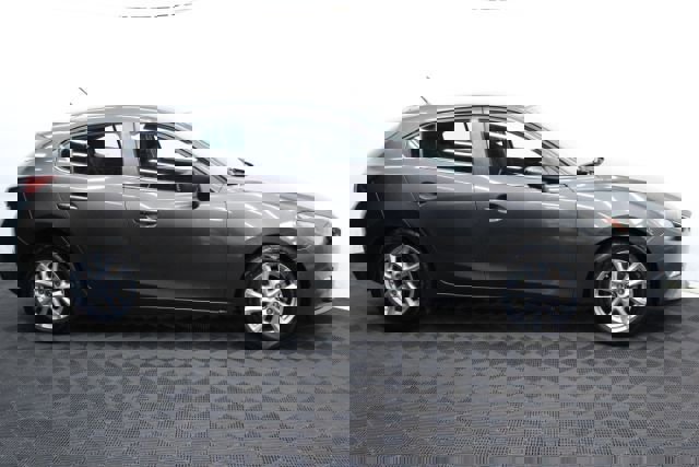 Used 2014 MAZDA MAZDA3 i Touring image 3