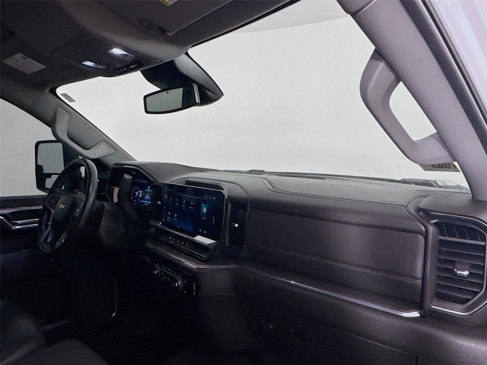 Used 2024 Chevrolet Silverado 2500 LTZ image 27