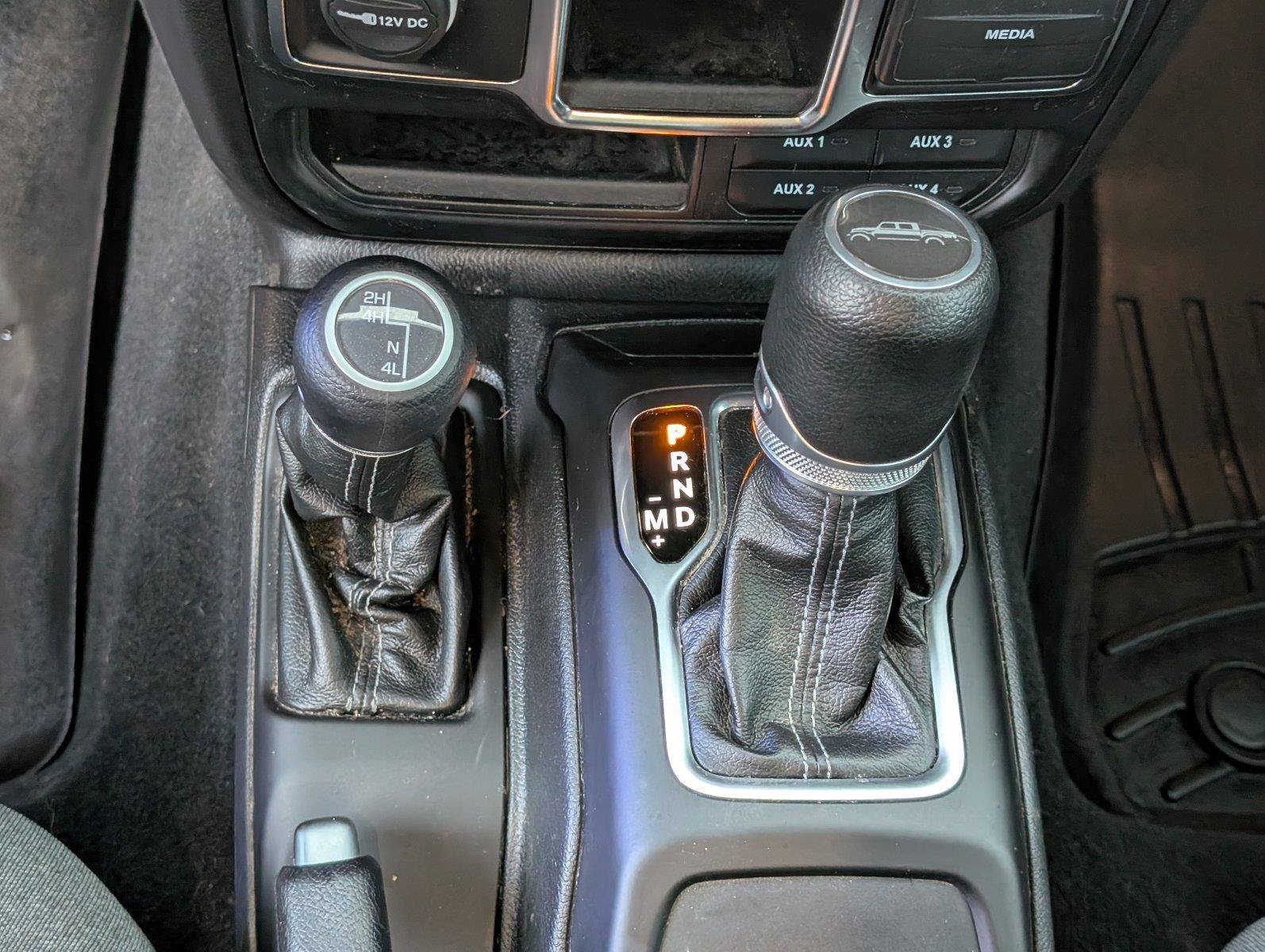 Used 2024 Jeep Gladiator Sport AWD/4WD image 23