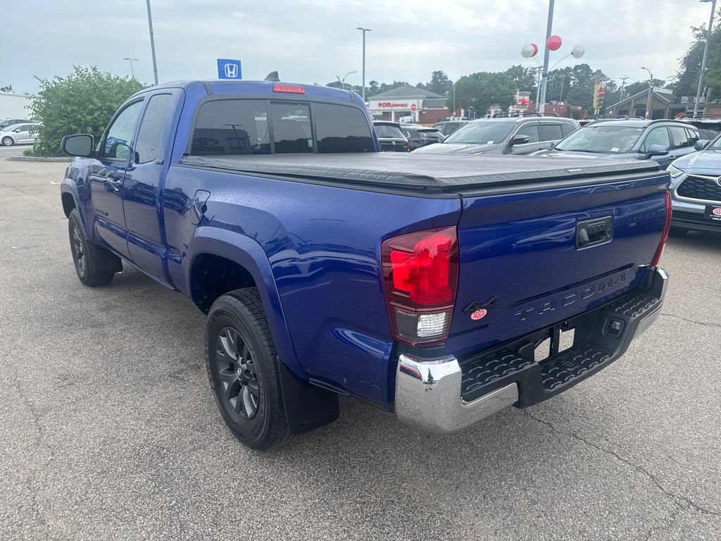 Used 2022 Toyota Tacoma SR5 AWD/4WD image 9