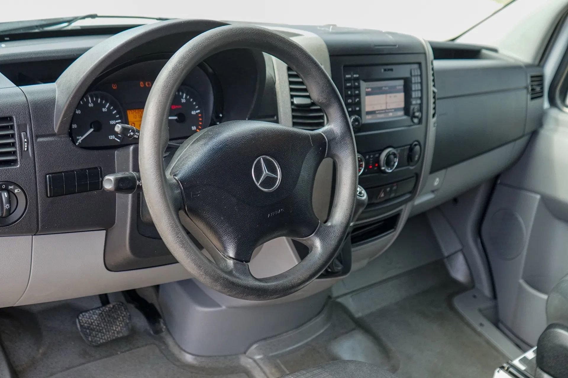 Used 2016 Mercedes-Benz Sprinter 2500 image 13