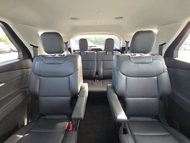 Used 2025 Ford Explorer Active w/ Active Comfort Package RWD image 19