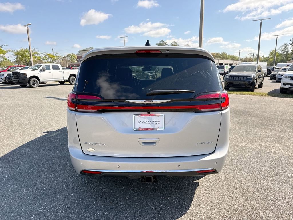 New 2026 Chrysler Pacifica Limited w/ Trailer Tow Group image 4