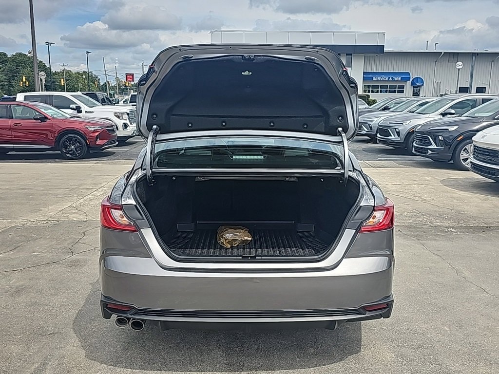 Used 2025 Toyota Camry SE image 6
