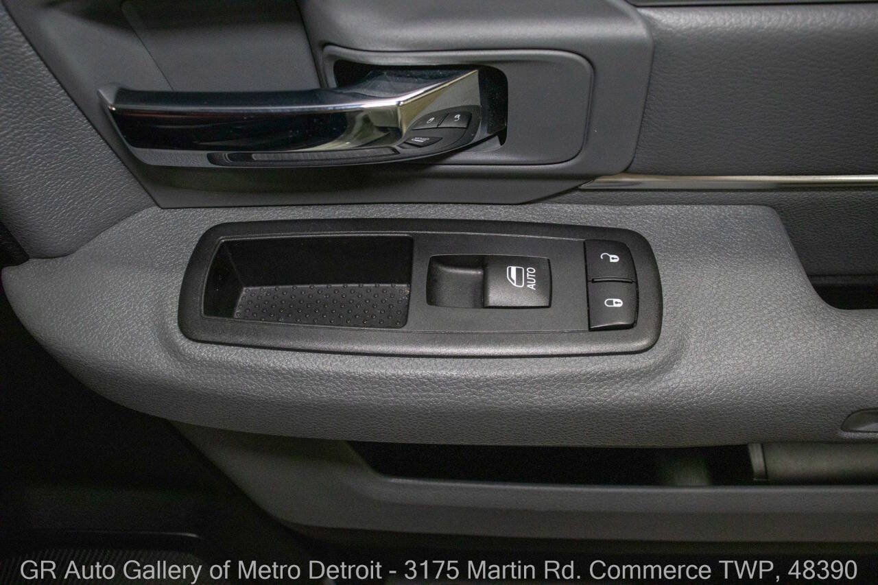 Used 2017 RAM 1500 Big Horn AWD/4WD image 40