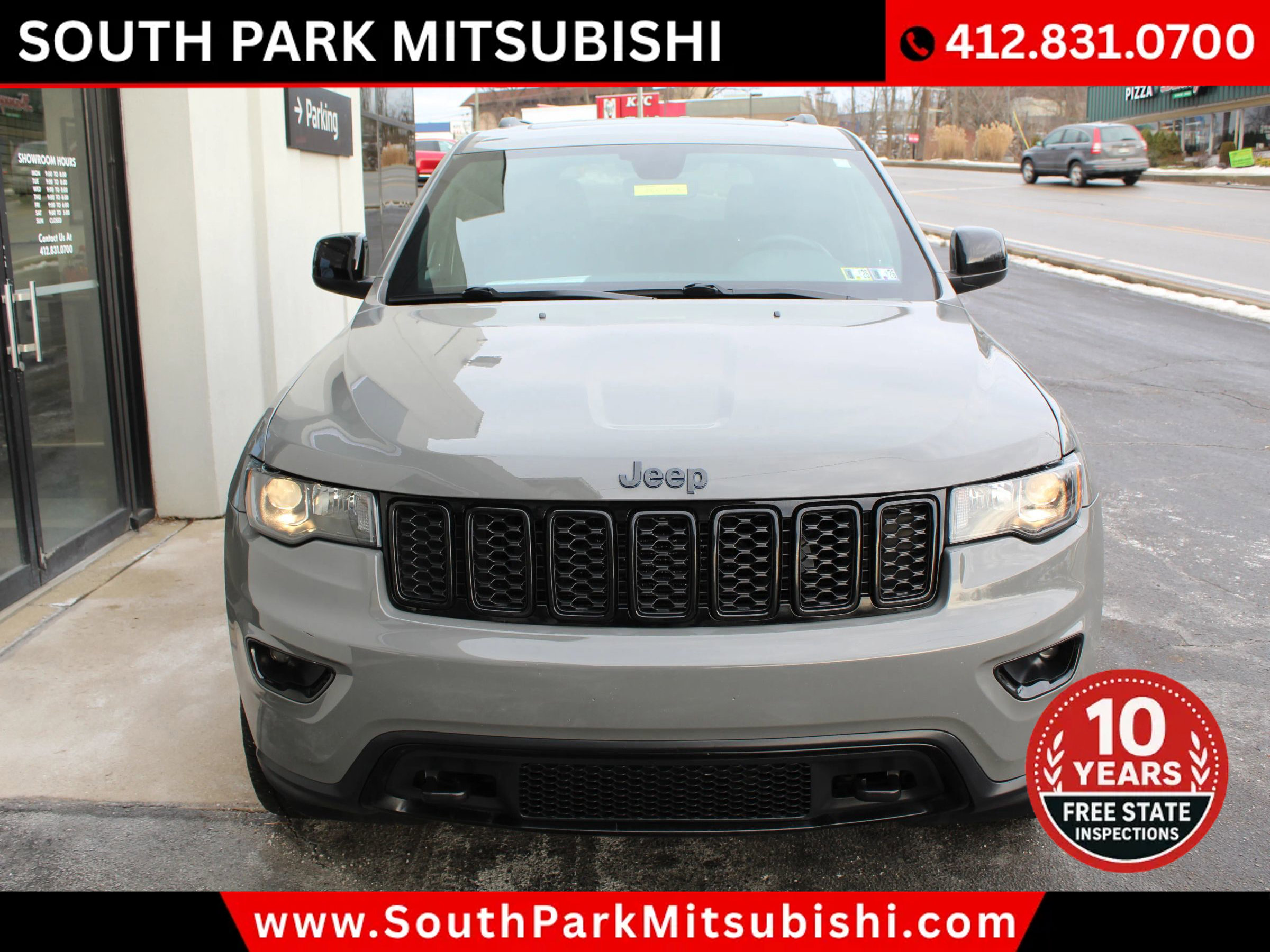 Used 2019 Jeep Grand Cherokee Laredo image 4