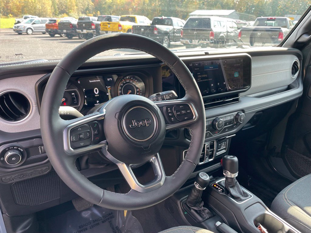Used 2026 Jeep Wrangler Unlimited Sahara AWD/4WD image 15