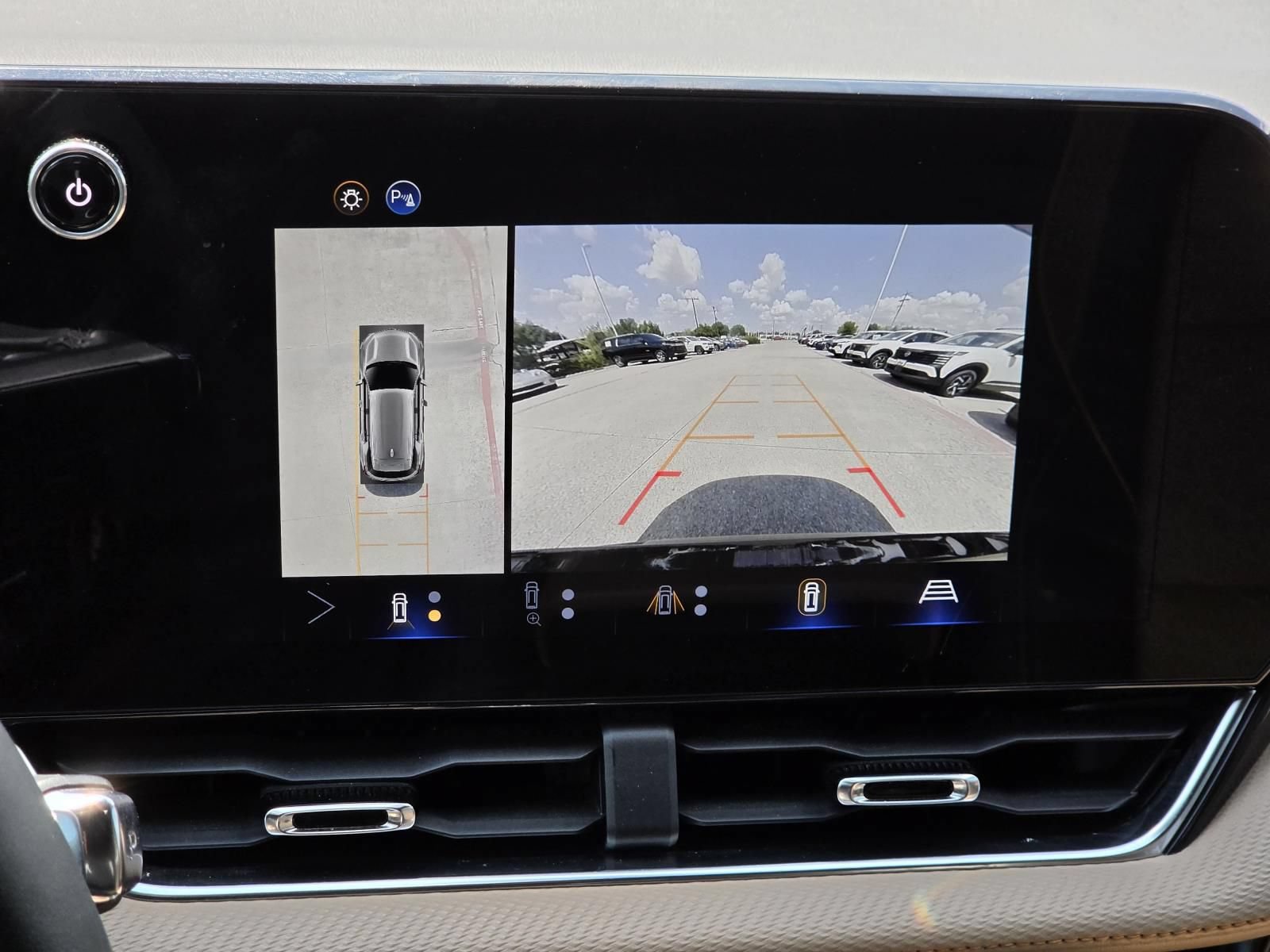 Used 2025 Chevrolet Equinox ACTIV w/ Safety and Technology Package FWD image 29