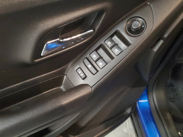 Used 2016 Chevrolet Trax LT w/ LT Convenience Package AWD/4WD image 13