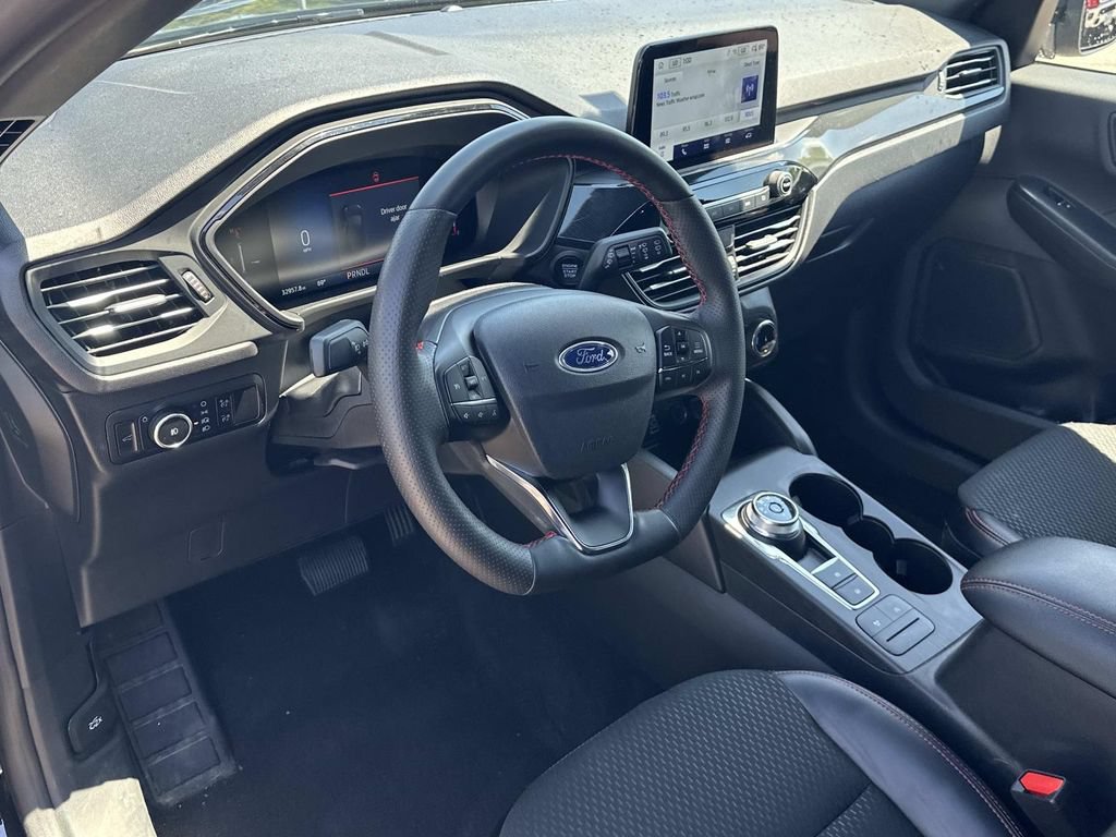Used 2025 Ford Escape ST-Line Select AWD/4WD image 2