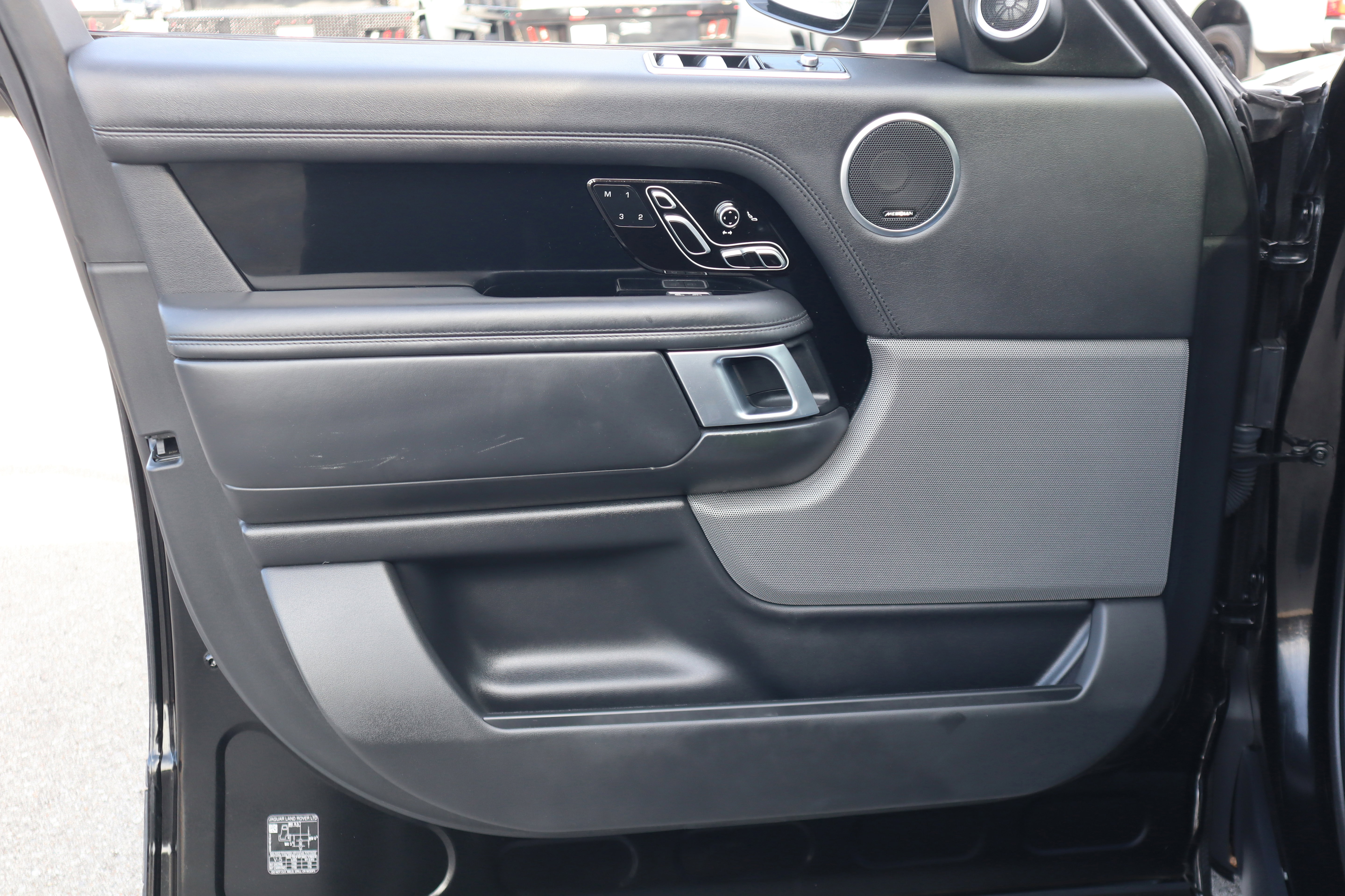 Used 2020 Land Rover Range Rover HSE image 29