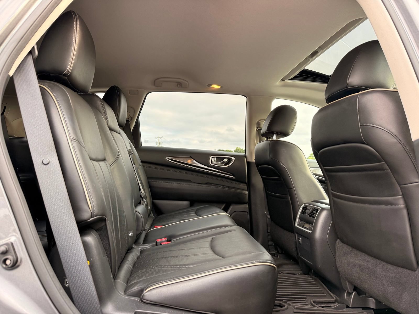 Used 2017 INFINITI QX60 Luxe w/ Premium Plus Package AWD/4WD image 21