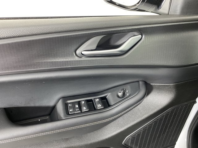 Used 2023 Jeep Grand Cherokee L Altitude AWD/4WD image 15