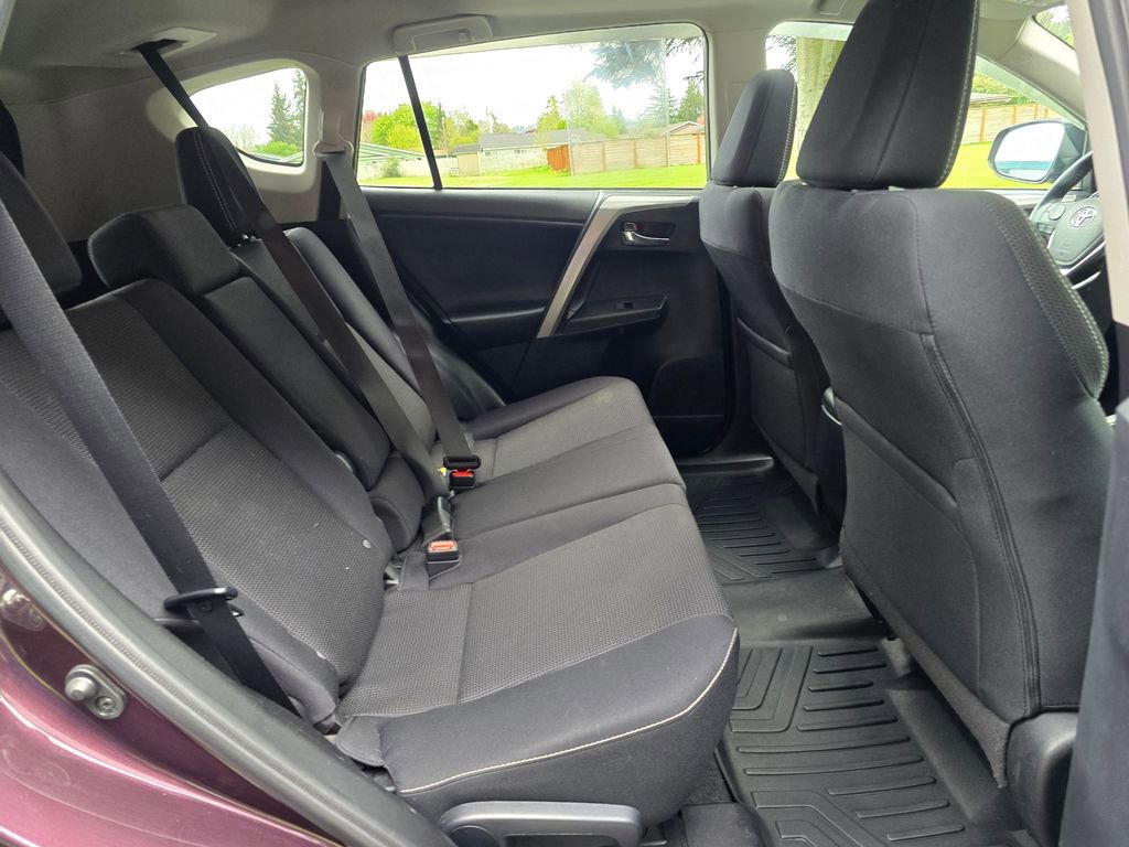 Used 2017 Toyota RAV4 XLE AWD/4WD image 23