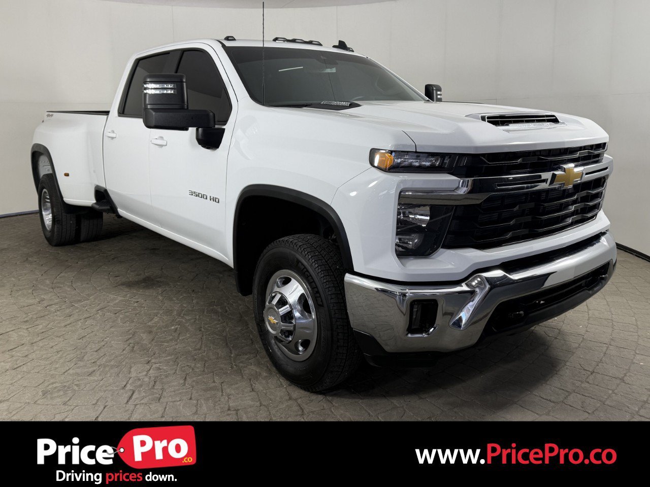 Used 2025 Chevrolet Silverado 3500 LT AWD/4WD image 1