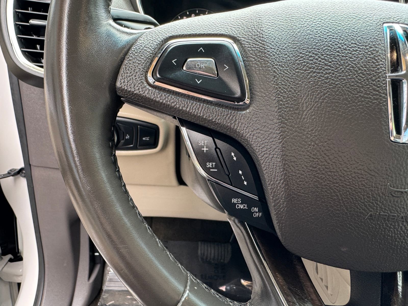 Used 2016 Lincoln MKX Reserve w/ Technology Package AWD/4WD image 32