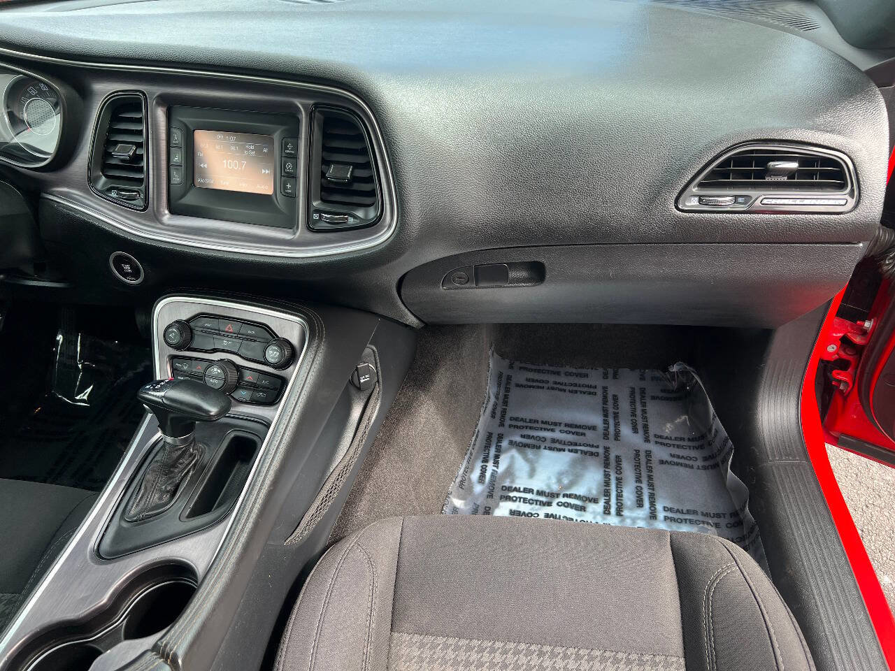Used 2015 Dodge Challenger SXT image 27