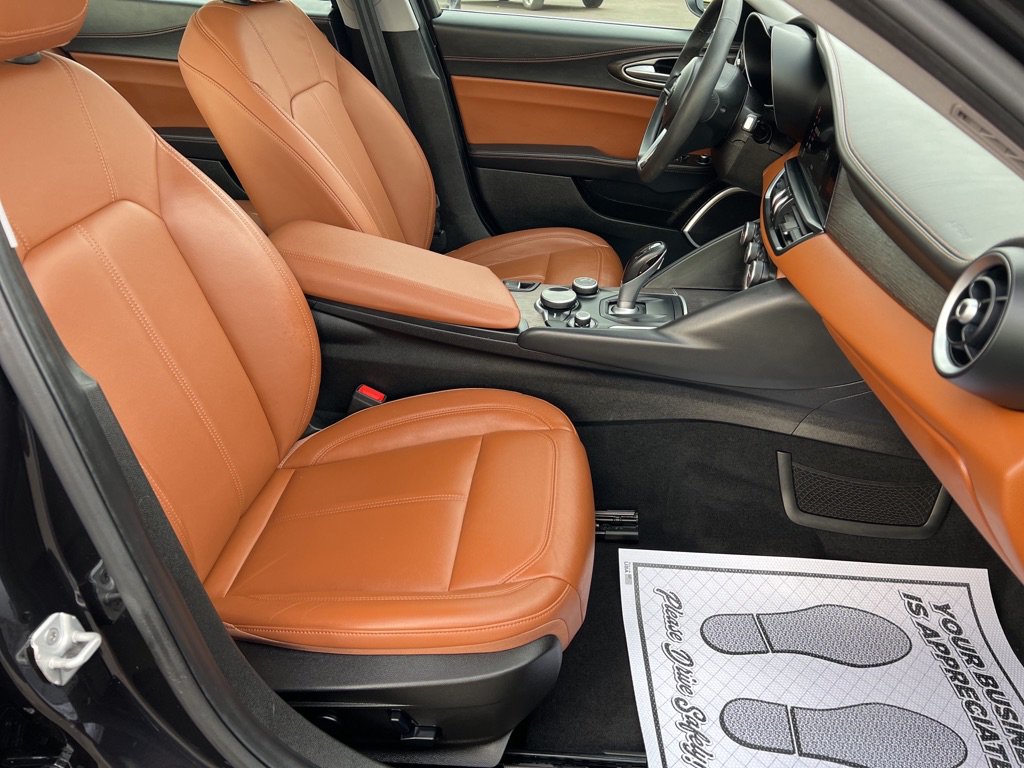 Used 2018 Alfa Romeo Giulia Ti w/ TI Leather Package AWD/4WD image 34
