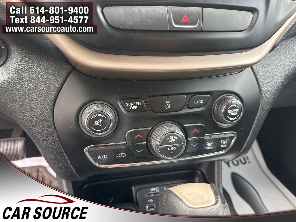 Used 2016 Jeep Cherokee Latitude w/ Comfort/Convenience Group AWD/4WD image 17