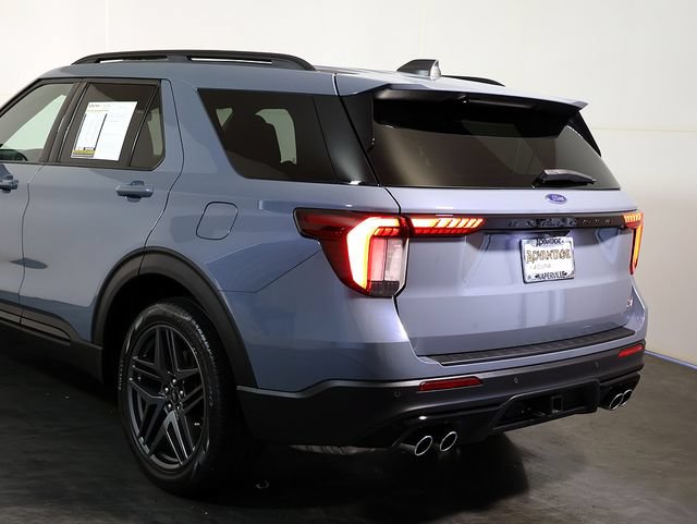 Used 2025 Ford Explorer ST AWD/4WD image 12