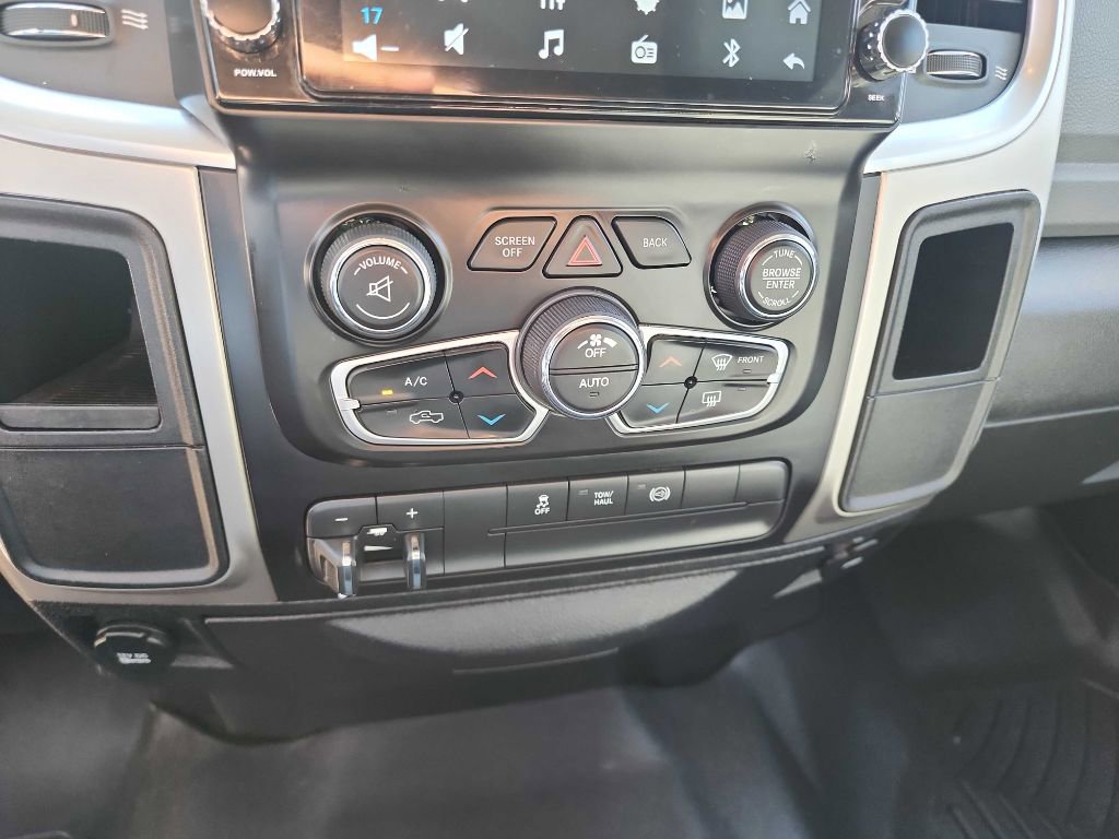 Used 2018 RAM 2500 SLT w/ Luxury Group image 28