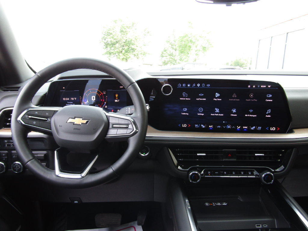 Used 2025 Chevrolet Suburban High Country AWD/4WD image 5