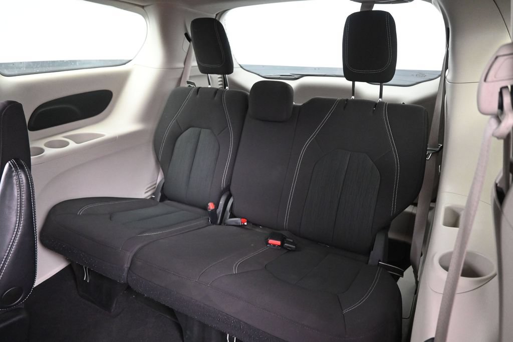 Used 2022 Chrysler Voyager LX FWD image 26