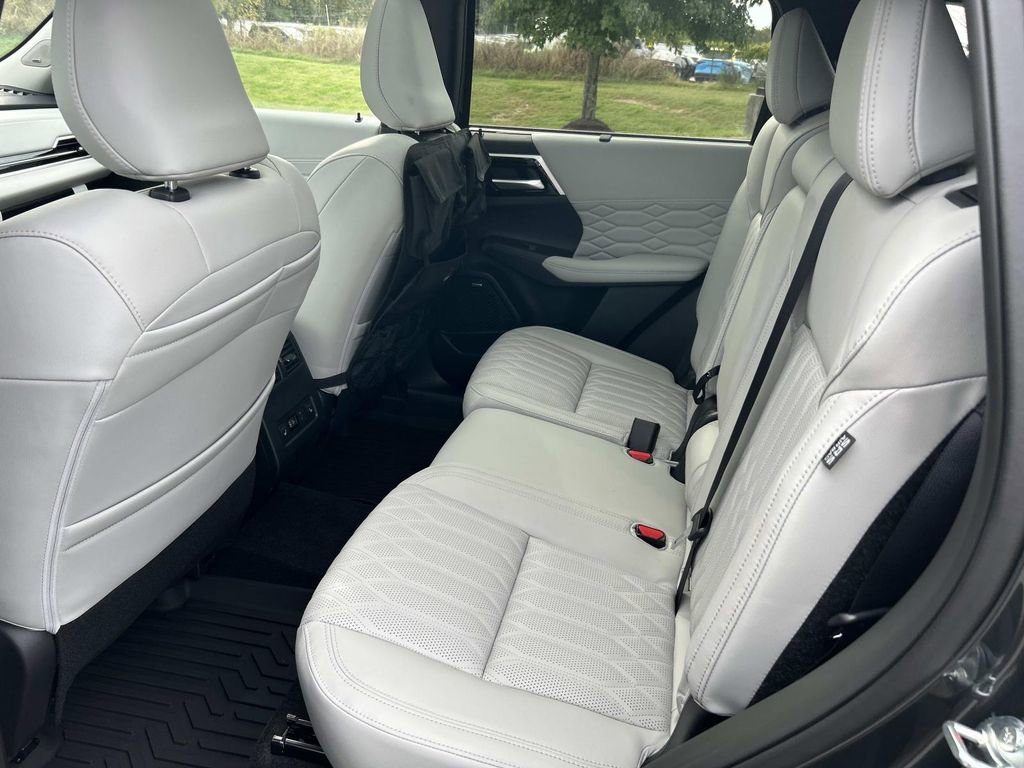 New 2025 Mitsubishi Outlander SEL image 19