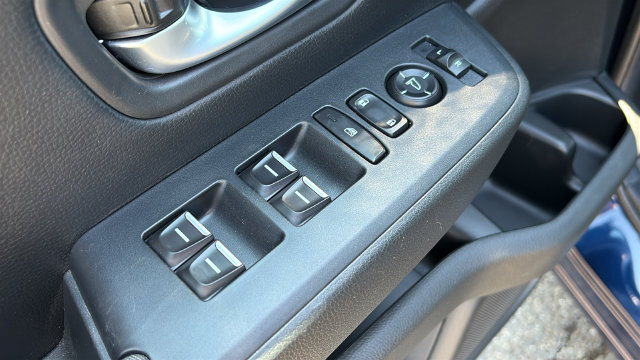 Used 2025 Honda Pilot Sport image 9