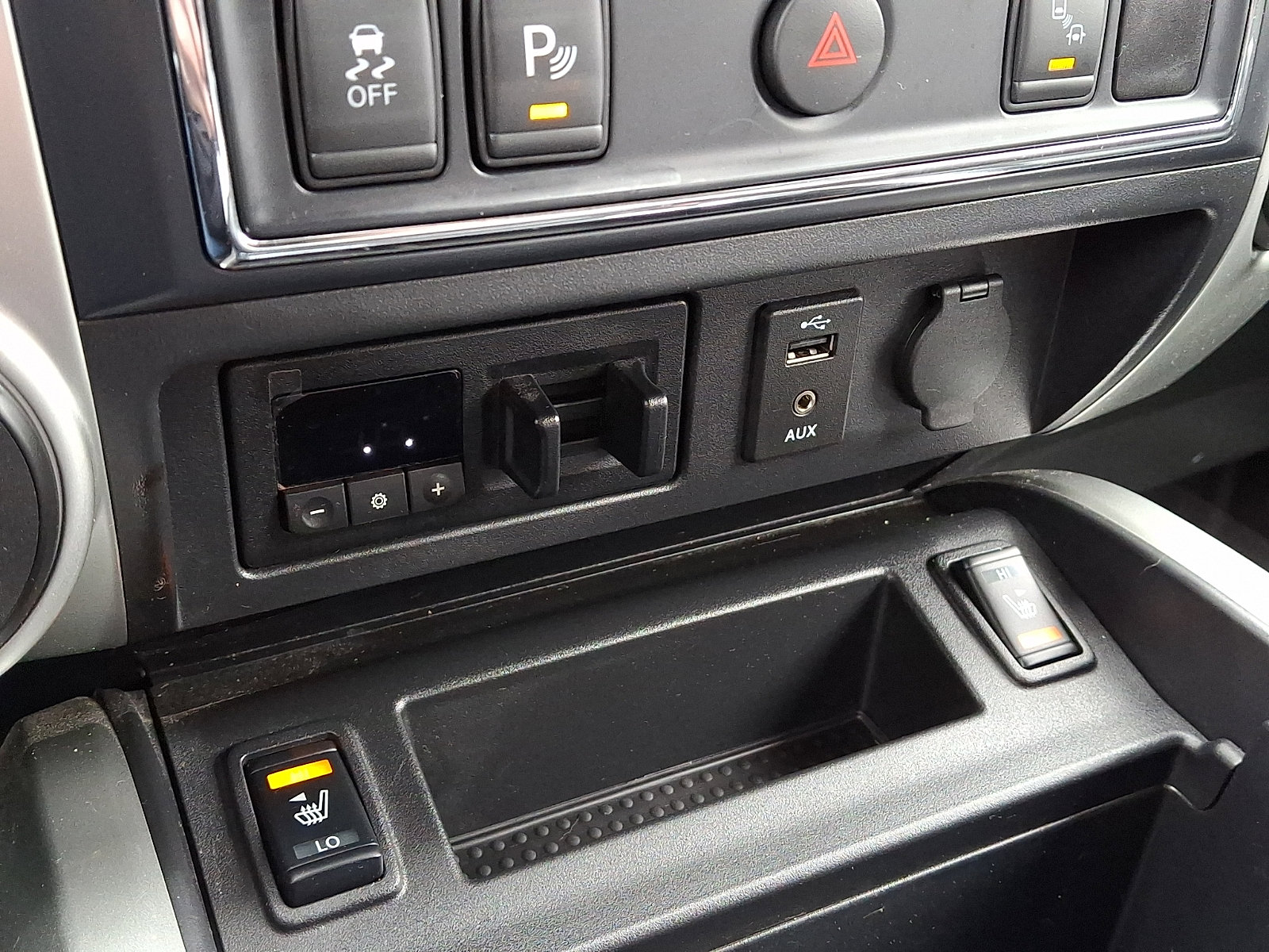 Used 2017 Nissan Titan SL image 26