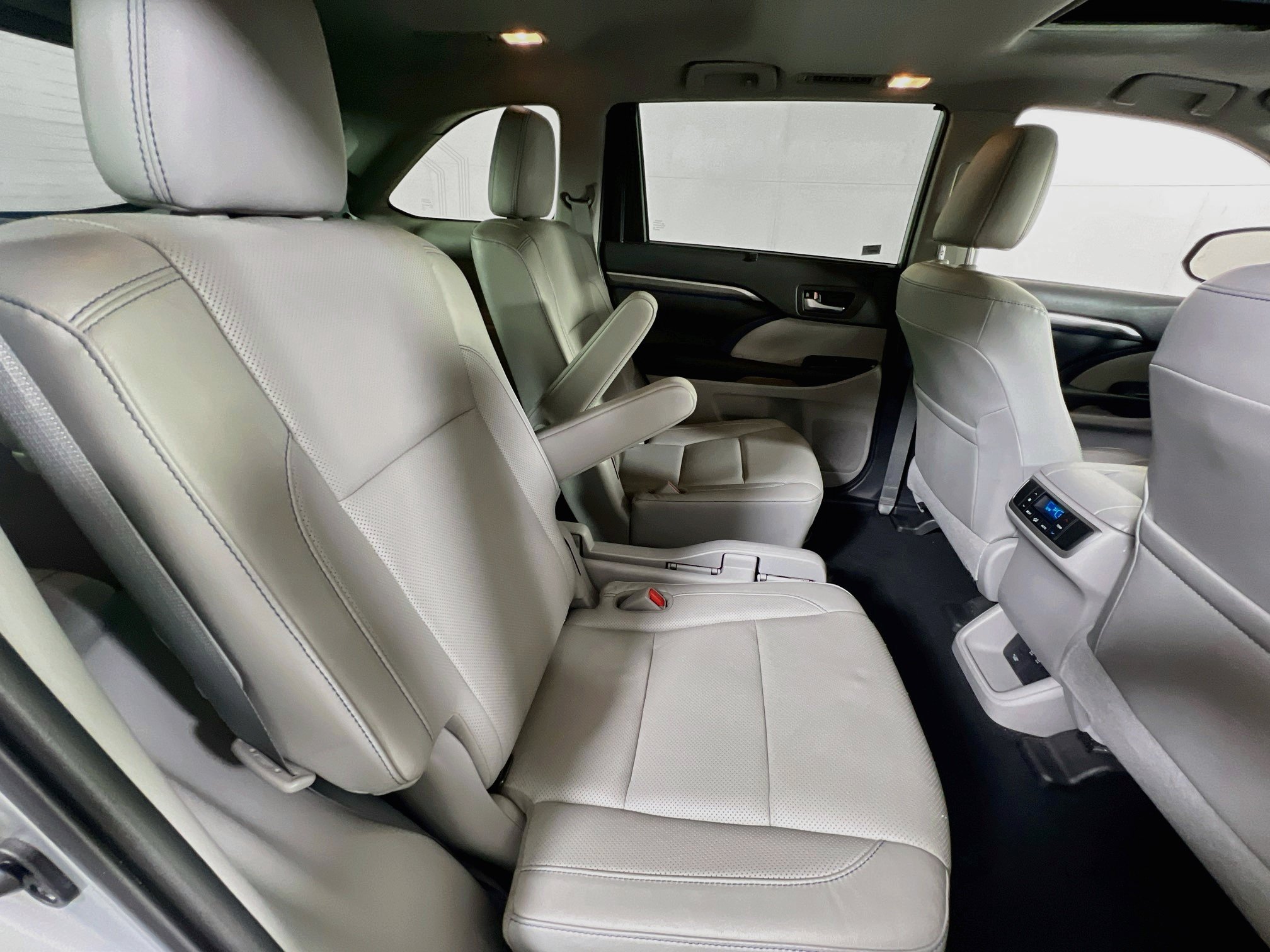 Used 2019 Toyota Highlander Limited AWD/4WD image 27