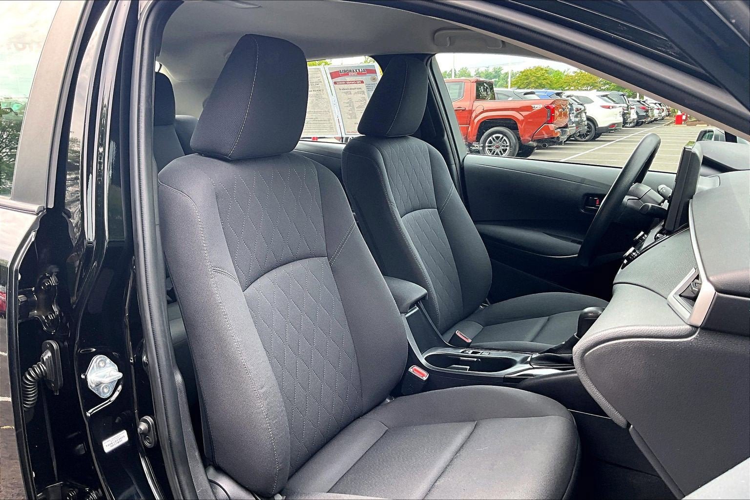 Used 2023 Toyota Corolla LE w/ Carpet Mat Package (TMS) FWD image 7