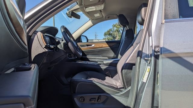 Used 2024 Volkswagen Atlas SE image 25