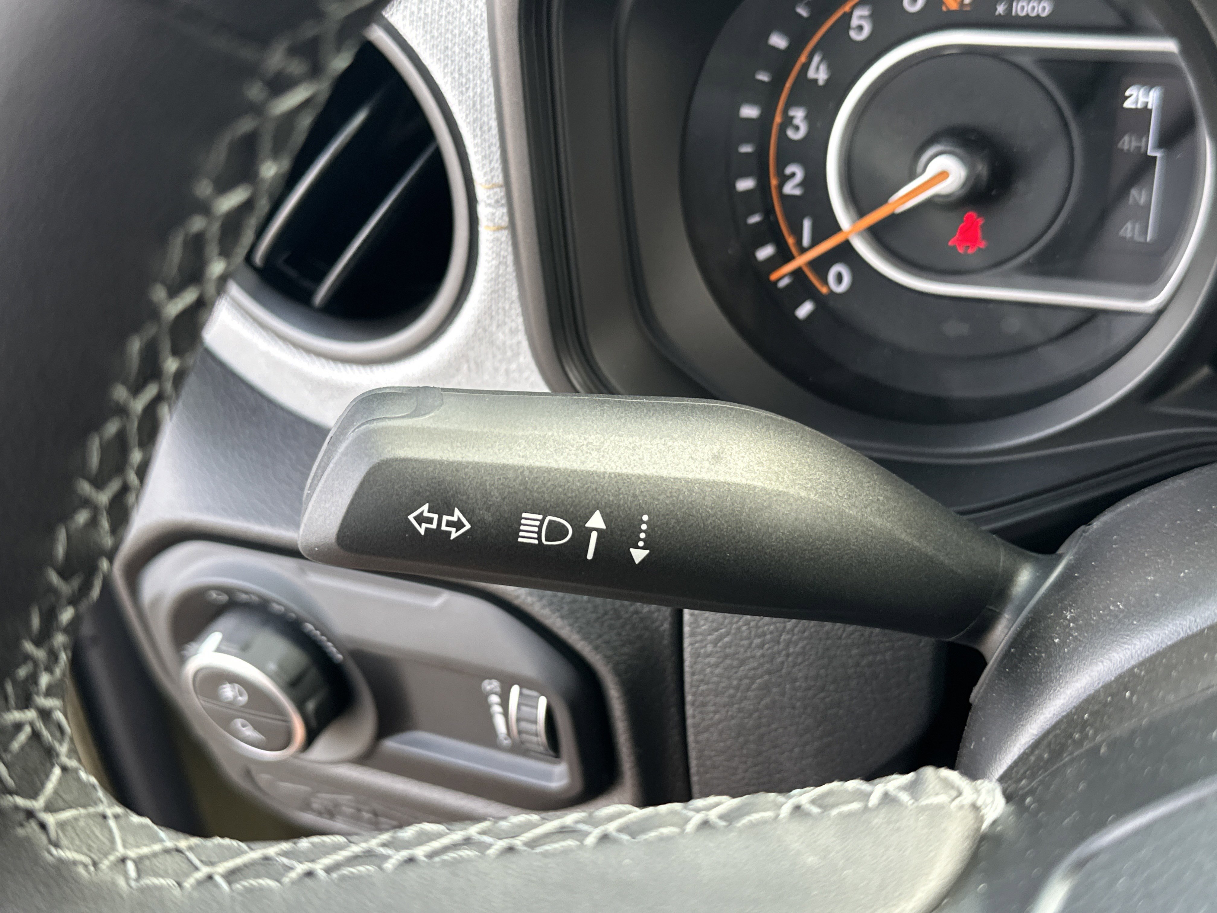 New 2025 Jeep Gladiator Sport image 18