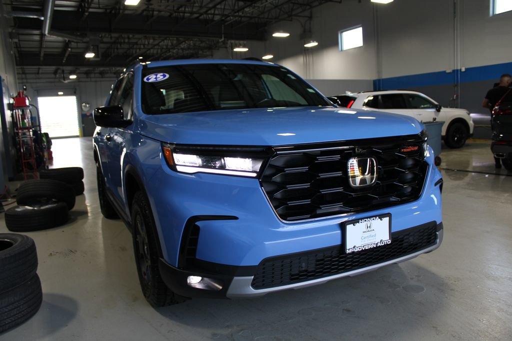 Certified 2025 Honda Pilot TrailSport image 4