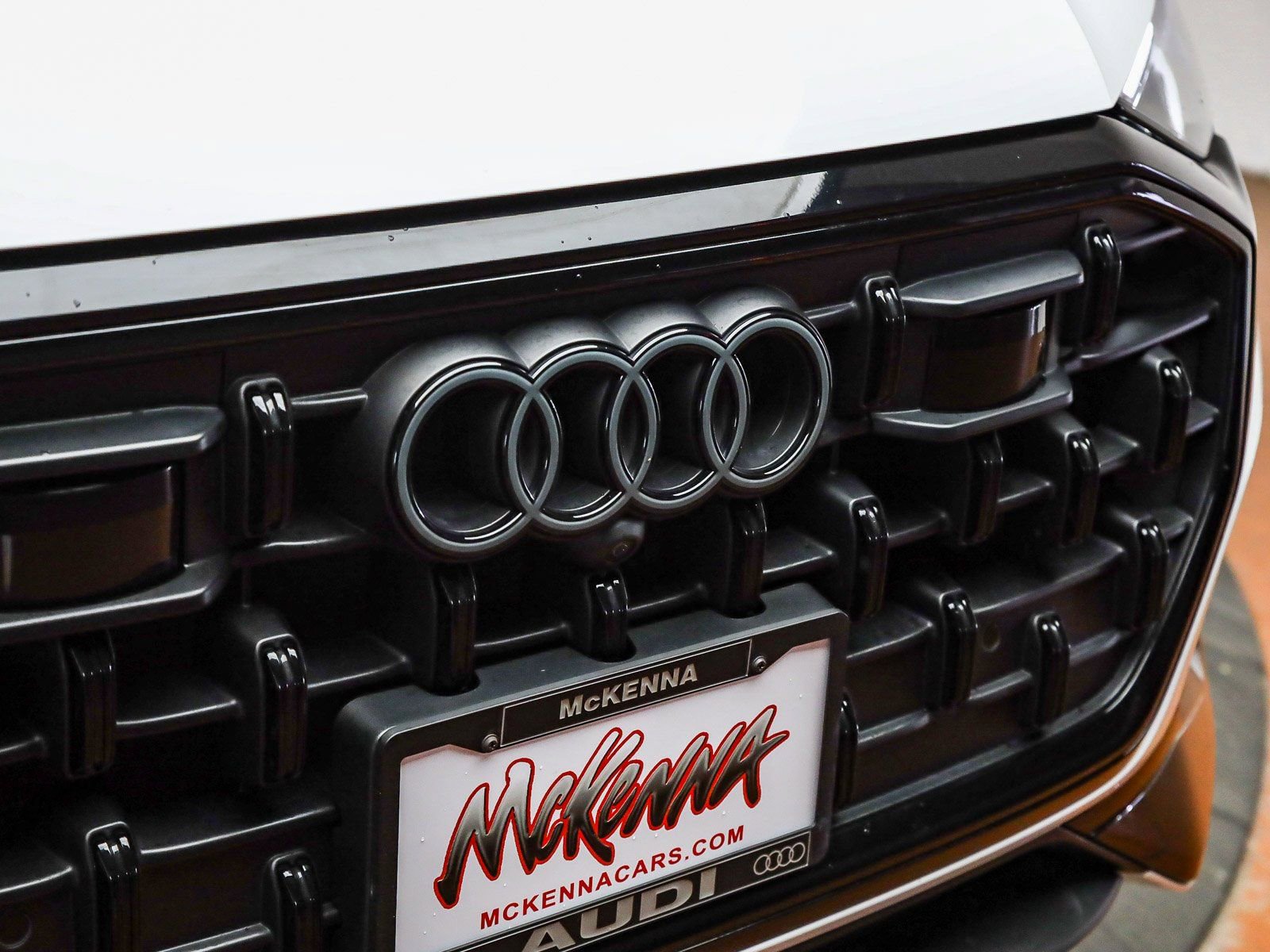 Used 2024 Audi Q8 Premium w/ Black Optic Package image 6