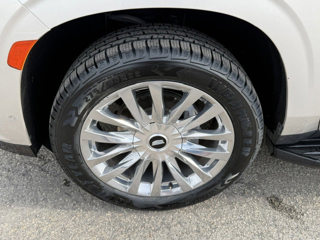 Used 2024 Cadillac Escalade Premium Luxury RWD image 9