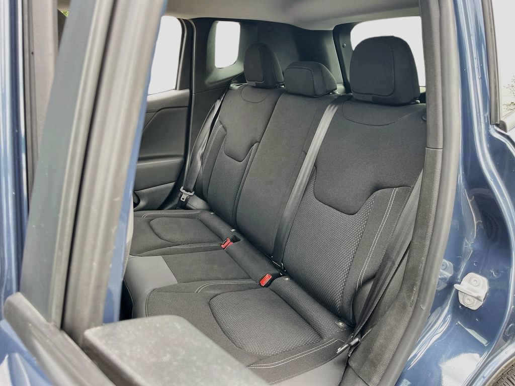 Used 2023 Jeep Renegade Latitude w/ Premium Group AWD/4WD image 24