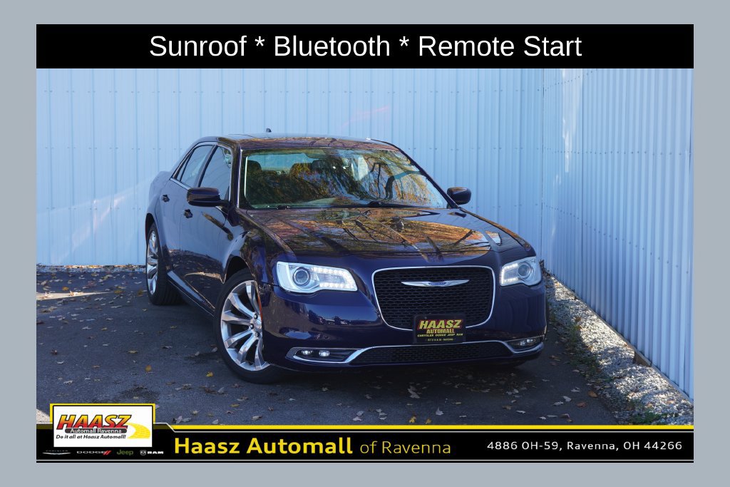 Used 2017 Chrysler 300 Limited w/ Value Package RWD image 1