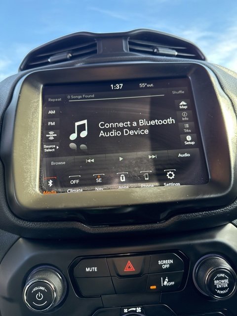 Used 2023 Jeep Renegade Latitude image 28