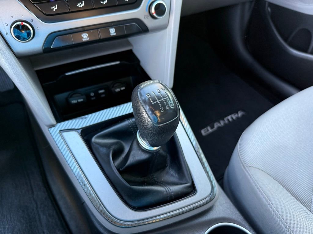 Used 2017 Hyundai Elantra SE image 24
