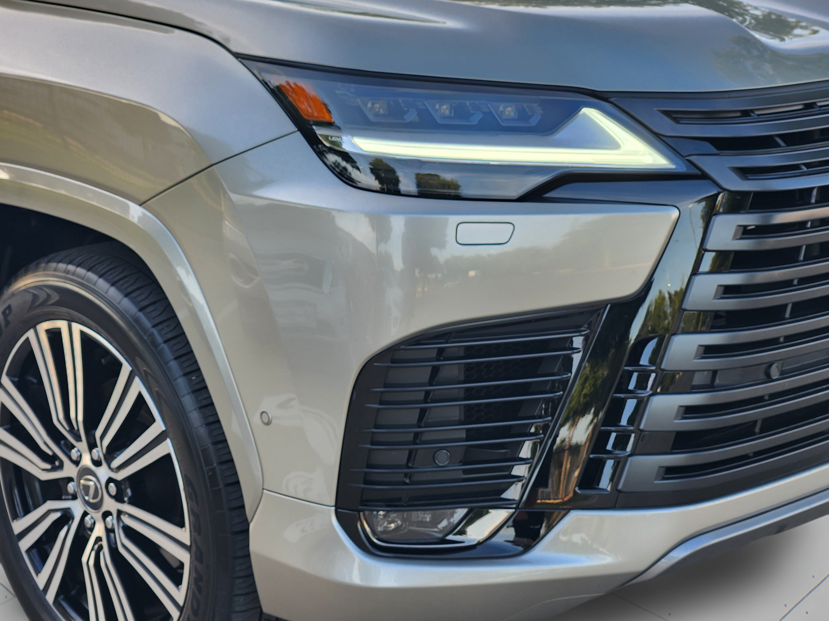 Certified 2025 Lexus LX 700h Luxury w/ Appearance Package AWD/4WD image 35